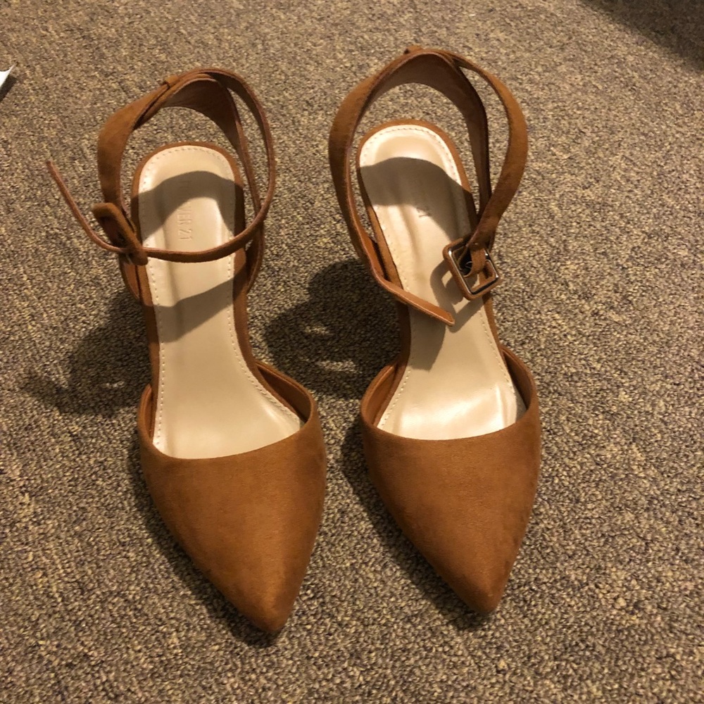 Forever 21 Tan pointed heels